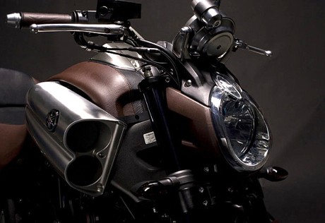 VMax, la motocicleta creada por Hermés y Yamaha